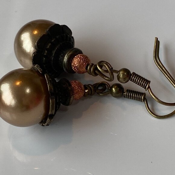 ❤️ Austrian Crystal Pearl & Brass Bead Cap Earrings - Picture 8 of 11